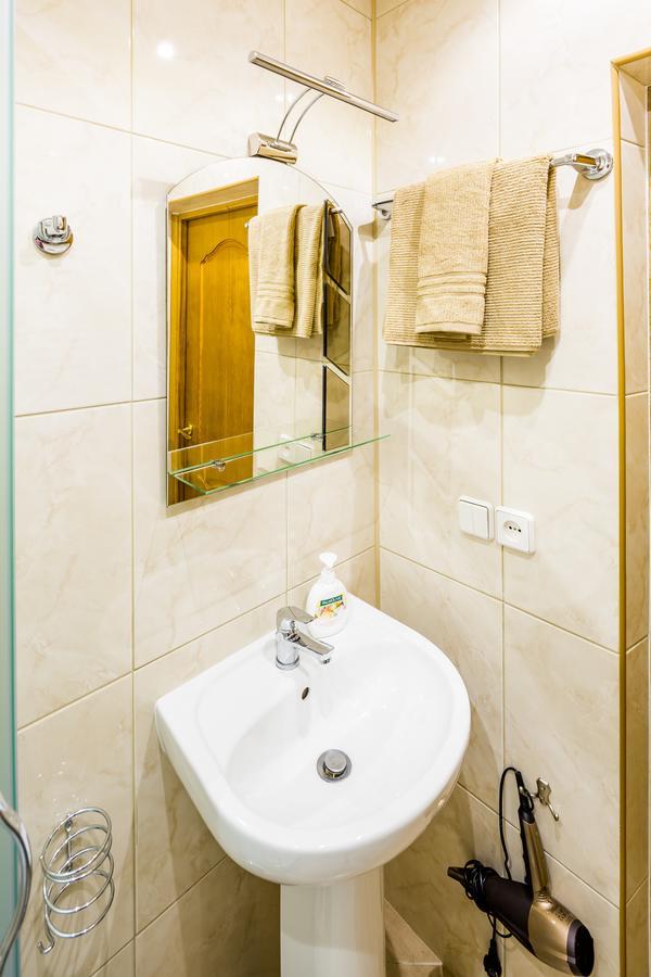 Апартаменти На Гнатюка 17 Leópolis Exterior foto
